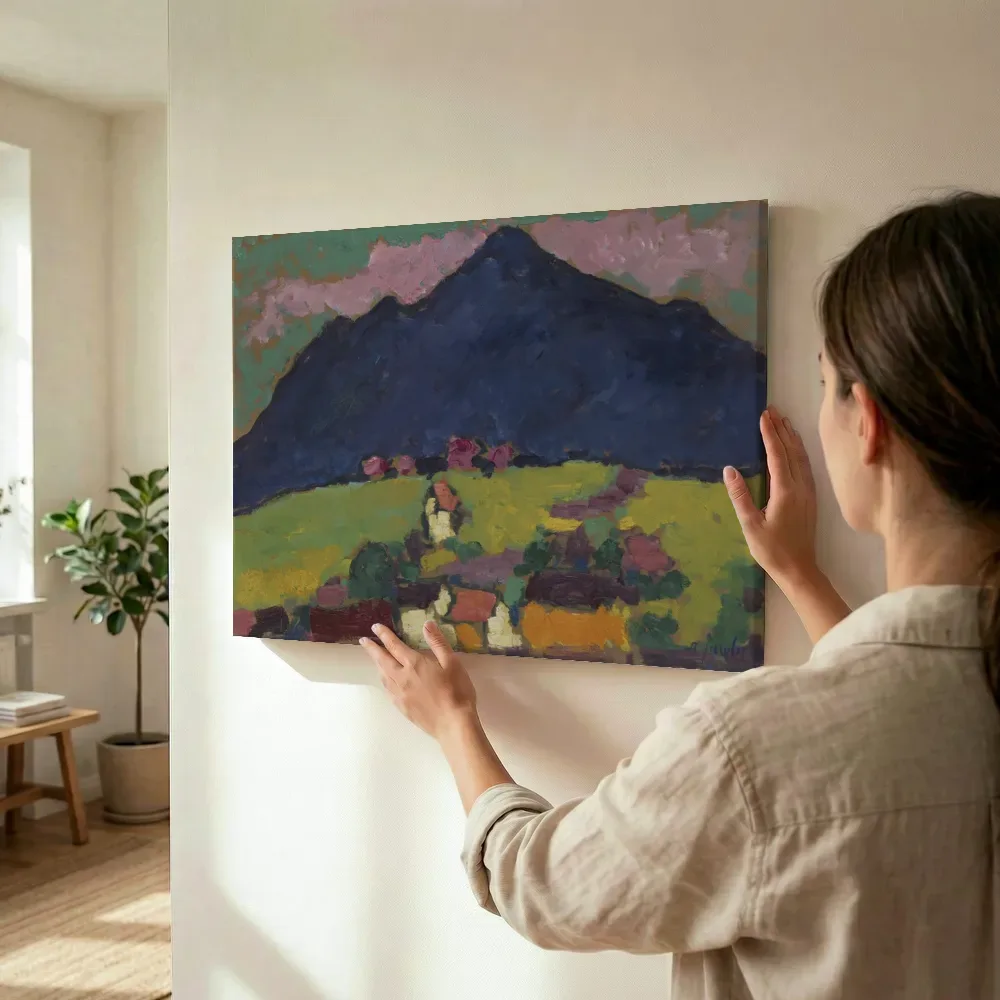Sfeerimpressie: Murnau, 1910 van Alexej von Jawlensky terwijl het wordt opgehangen