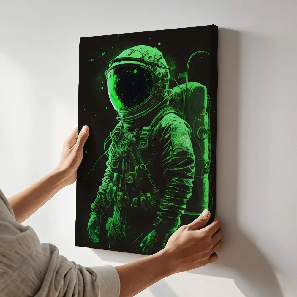 Sfeerimpressie: Neon groene astronaut terwijl het aan de muur wordt gehangen