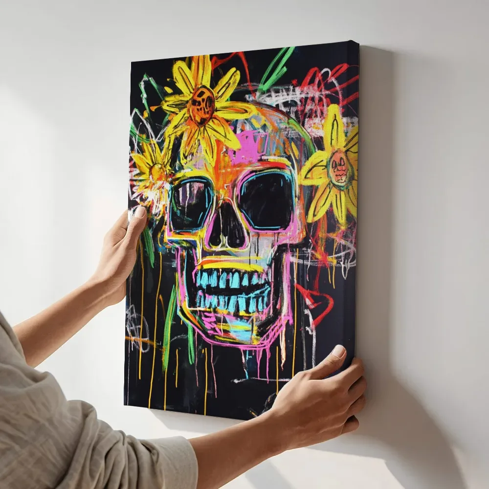 Sfeerimpressie: Neon schedel met bloemenkroon terwijl het aan de muur wordt gehangen