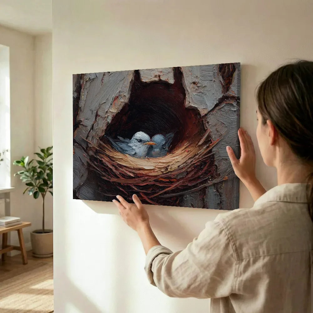 Sfeerimpressie: Nestvogeltjes in de boomholte terwijl het wordt opgehangen
