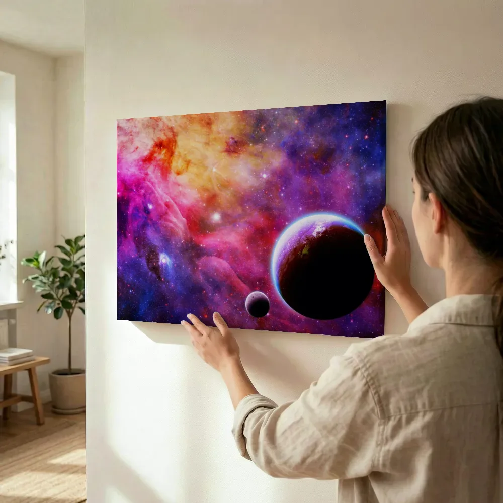 Sfeerimpressie: Nevel met twee planeten terwijl het wordt opgehangen