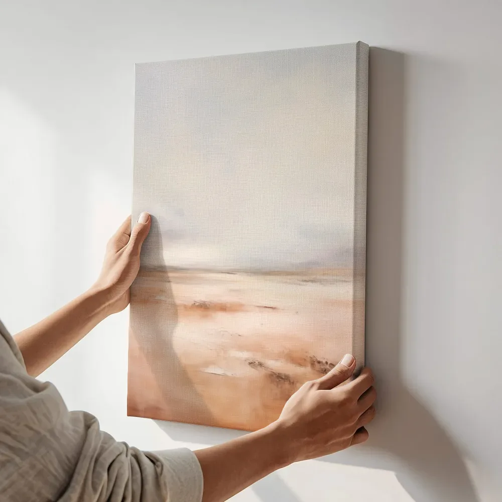 Sfeerimpressie: Okergele nevelvlakte terwijl het aan de muur wordt gehangen