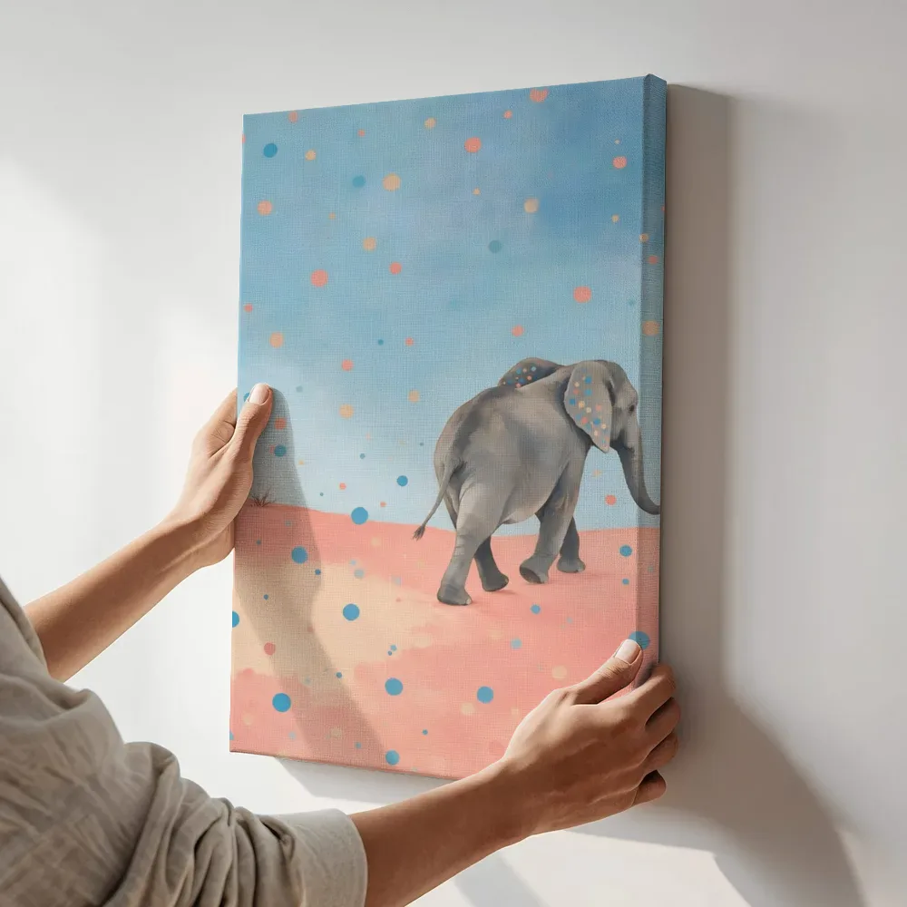Sfeerimpressie: Olifant in hemelsblauw en zalm terwijl het aan de muur wordt gehangen