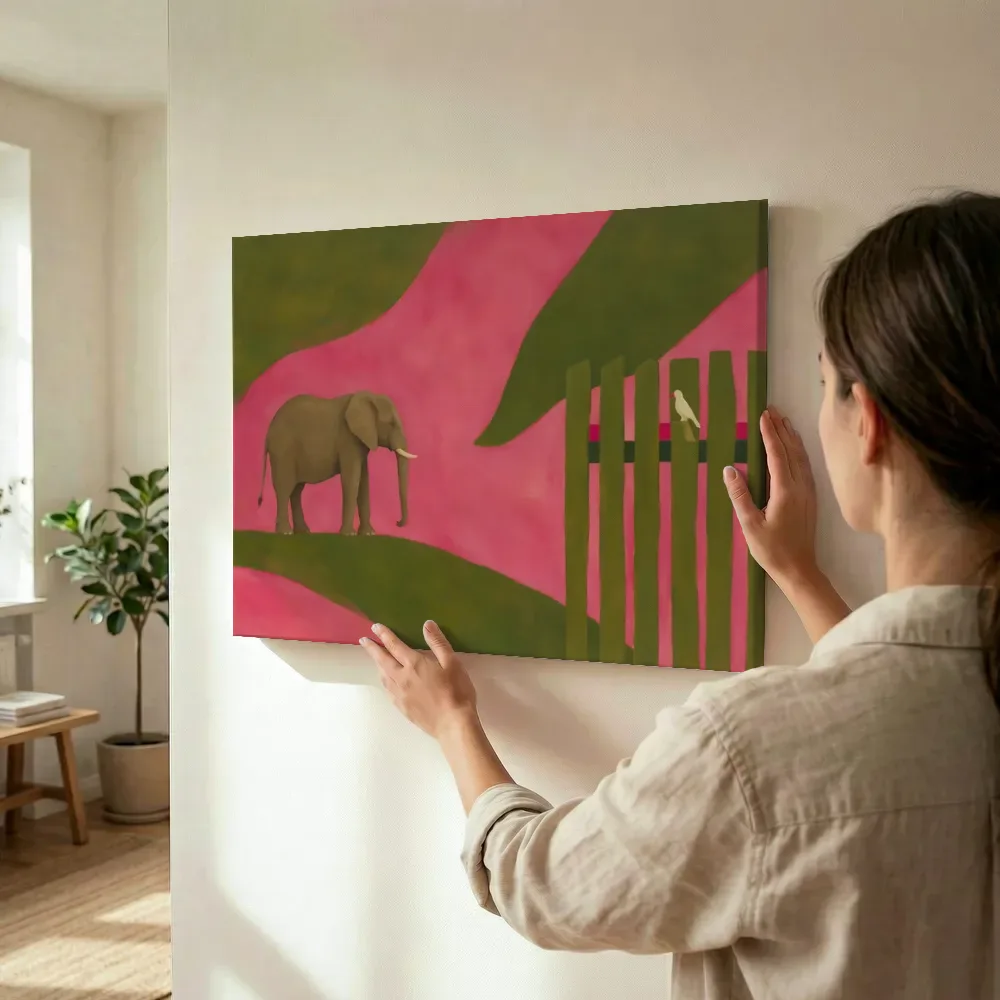 Sfeerimpressie: Olifant in olijf en roze terwijl het wordt opgehangen