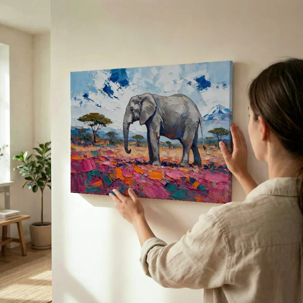 Sfeerimpressie: Olifant op de magenta savanne terwijl het omhoog wordt gehouden