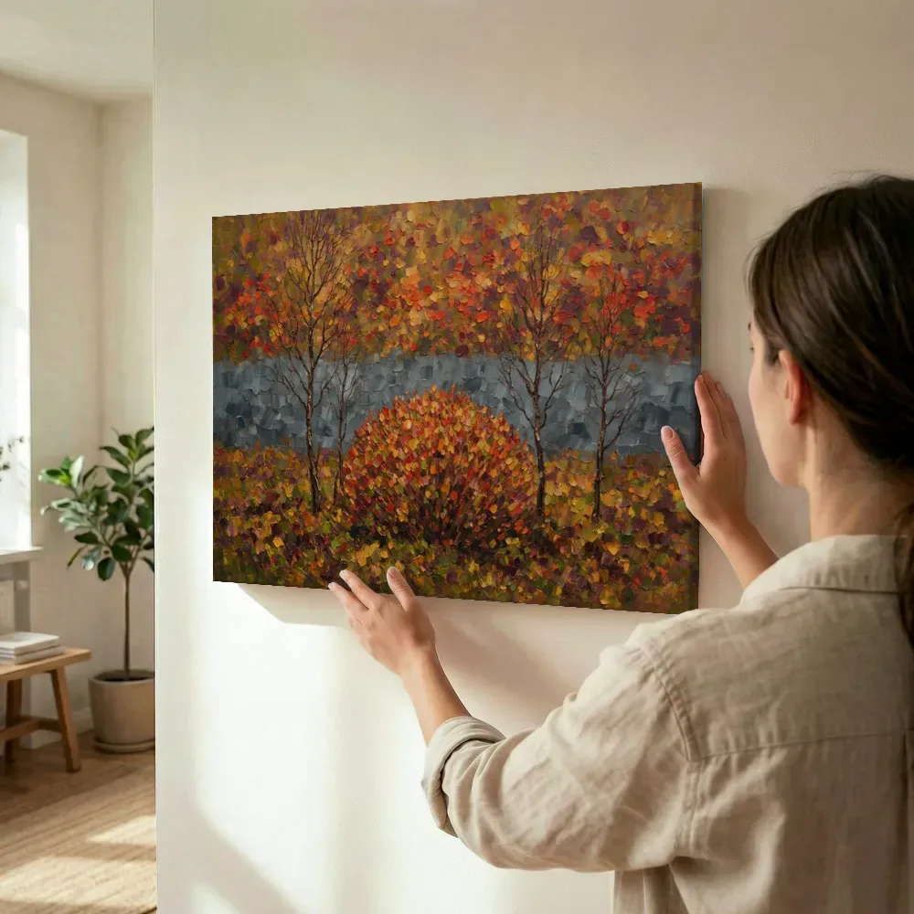 Sfeerimpressie: Oranje herfstboom in het veld terwijl het wordt opgehangen