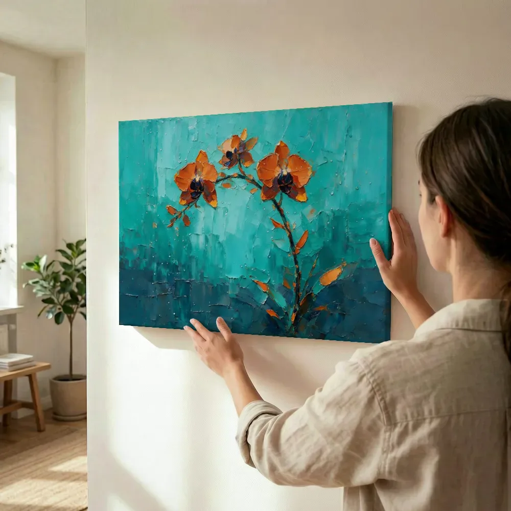 Sfeerimpressie: Orchidee in roestturkoois terwijl het wordt opgehangen