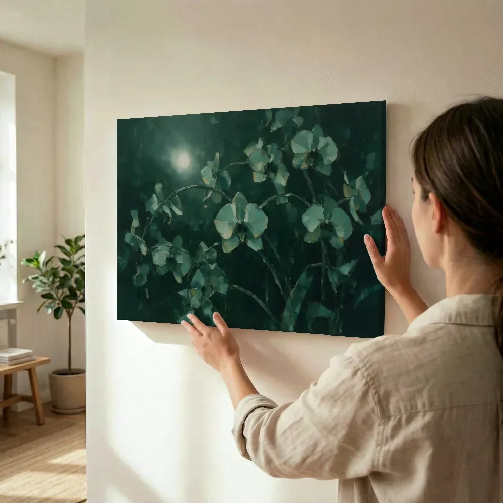 Sfeerimpressie: Orchidee in zeegroen terwijl het wordt opgehangen