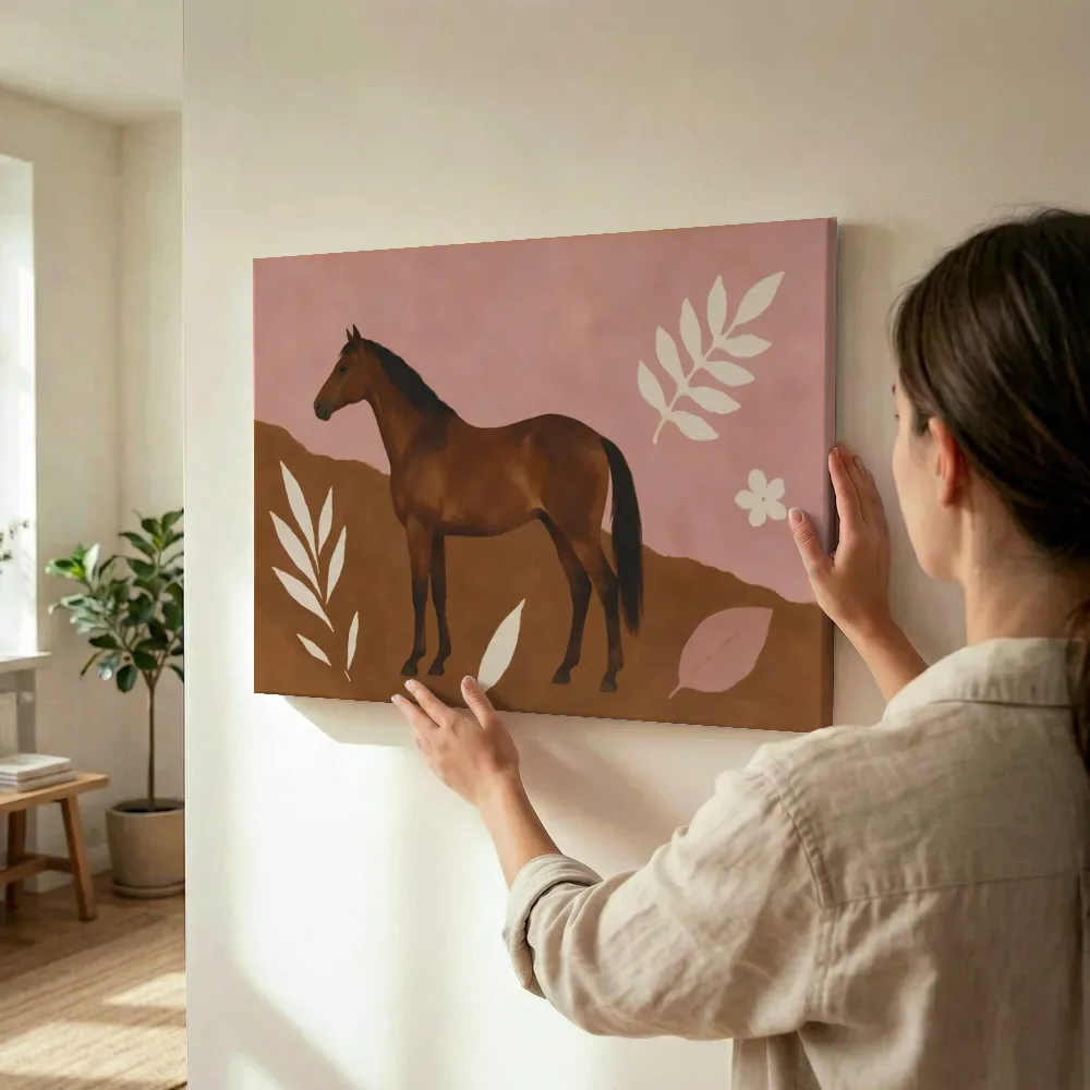 Sfeerimpressie: Paard in poederroze en bruin terwijl het wordt opgehangen