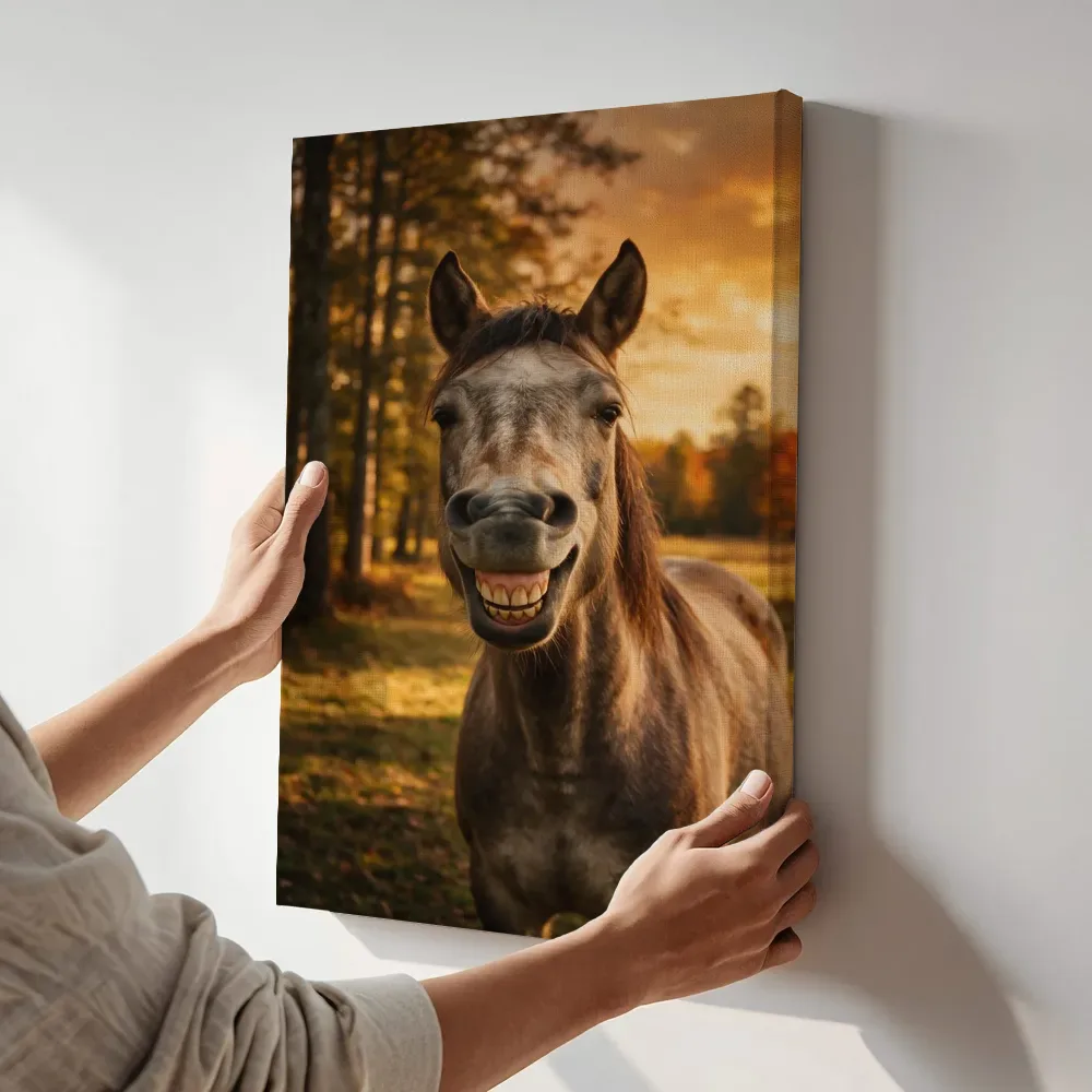 Sfeerimpressie: Paard lachend, volle herfstkleuren terwijl het aan de muur wordt gehangen