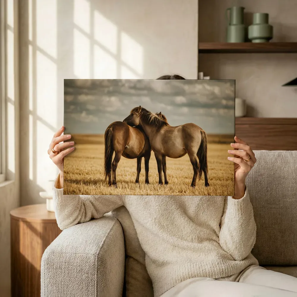 Sfeerimpressie: Paard samen, een zacht bewolkte hemel terwijl het omhoog wordt gehouden