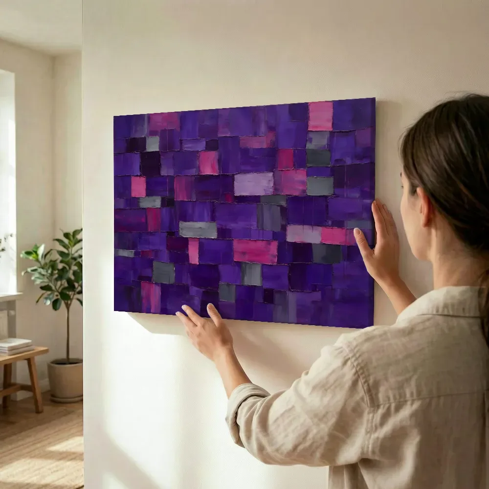 Sfeerimpressie: Paars en magenta als een muur van stenen terwijl het wordt opgehangen