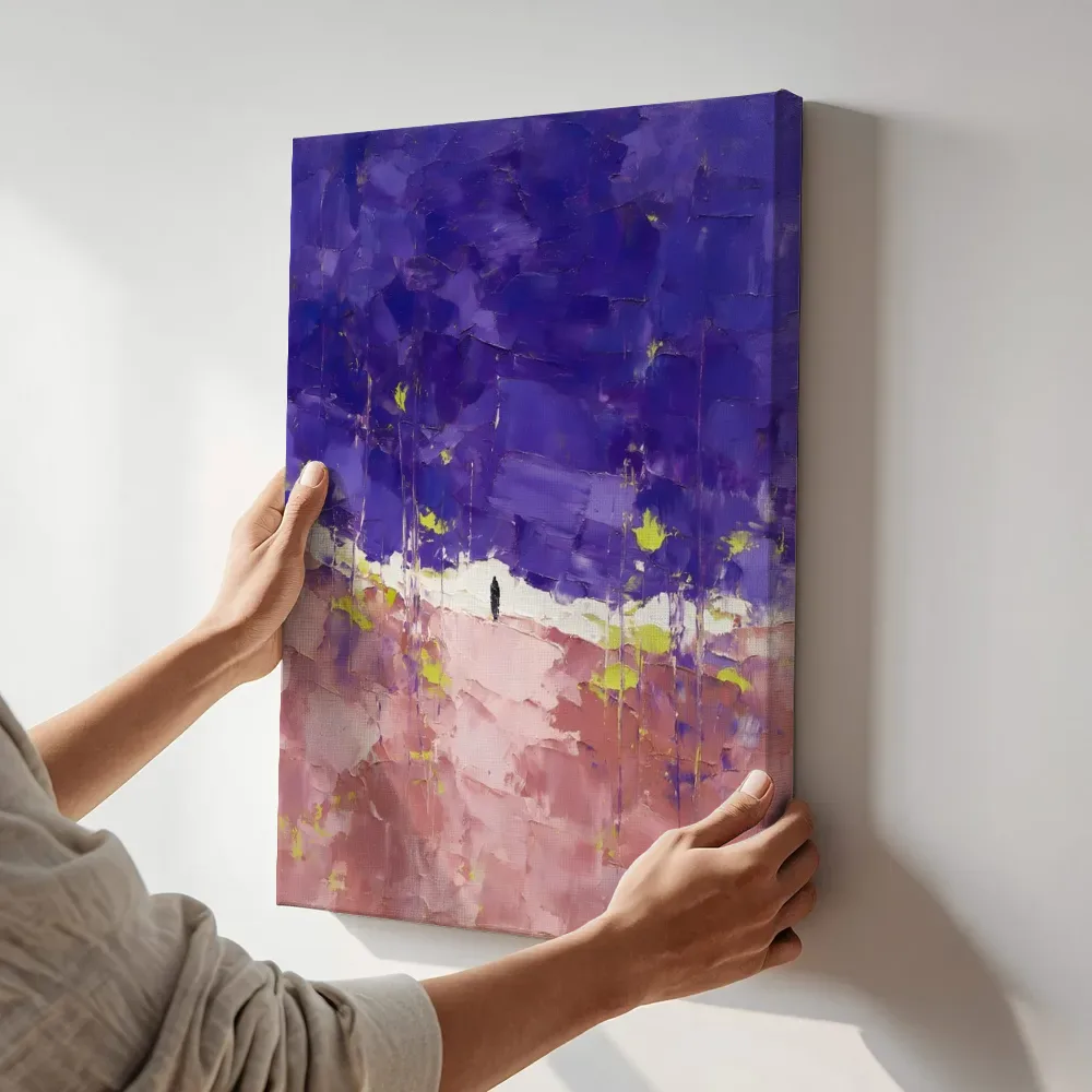 Sfeerimpressie: Paars en oud roze van onderaf terwijl het aan de muur wordt gehangen