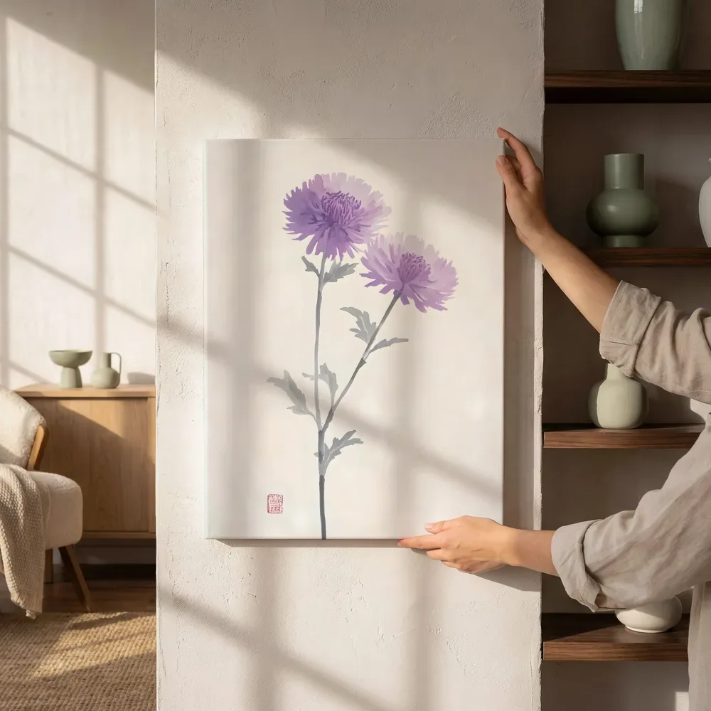 Sfeerimpressie: Paarse bloemen in oosterse inkttekening naast de kast