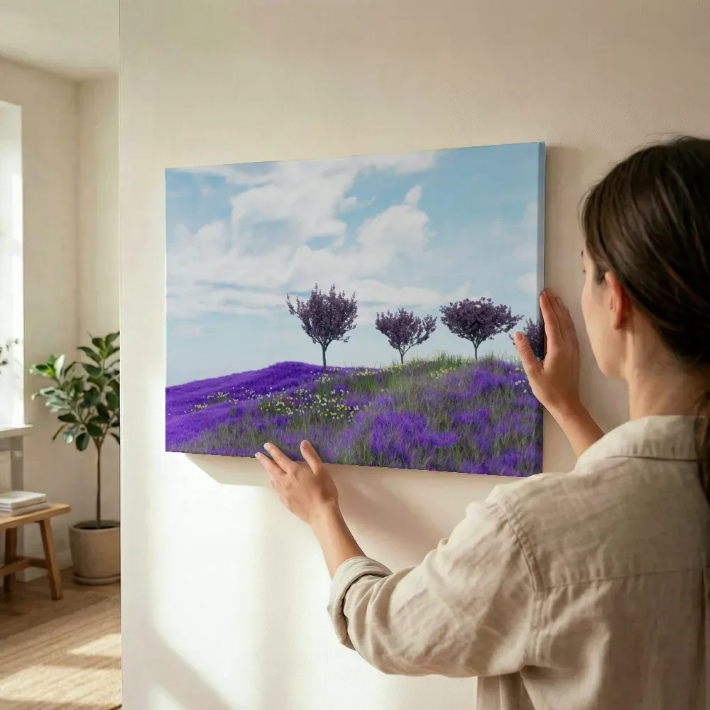 Sfeerimpressie: Paarse heuvel met bloesembomen terwijl het wordt opgehangen