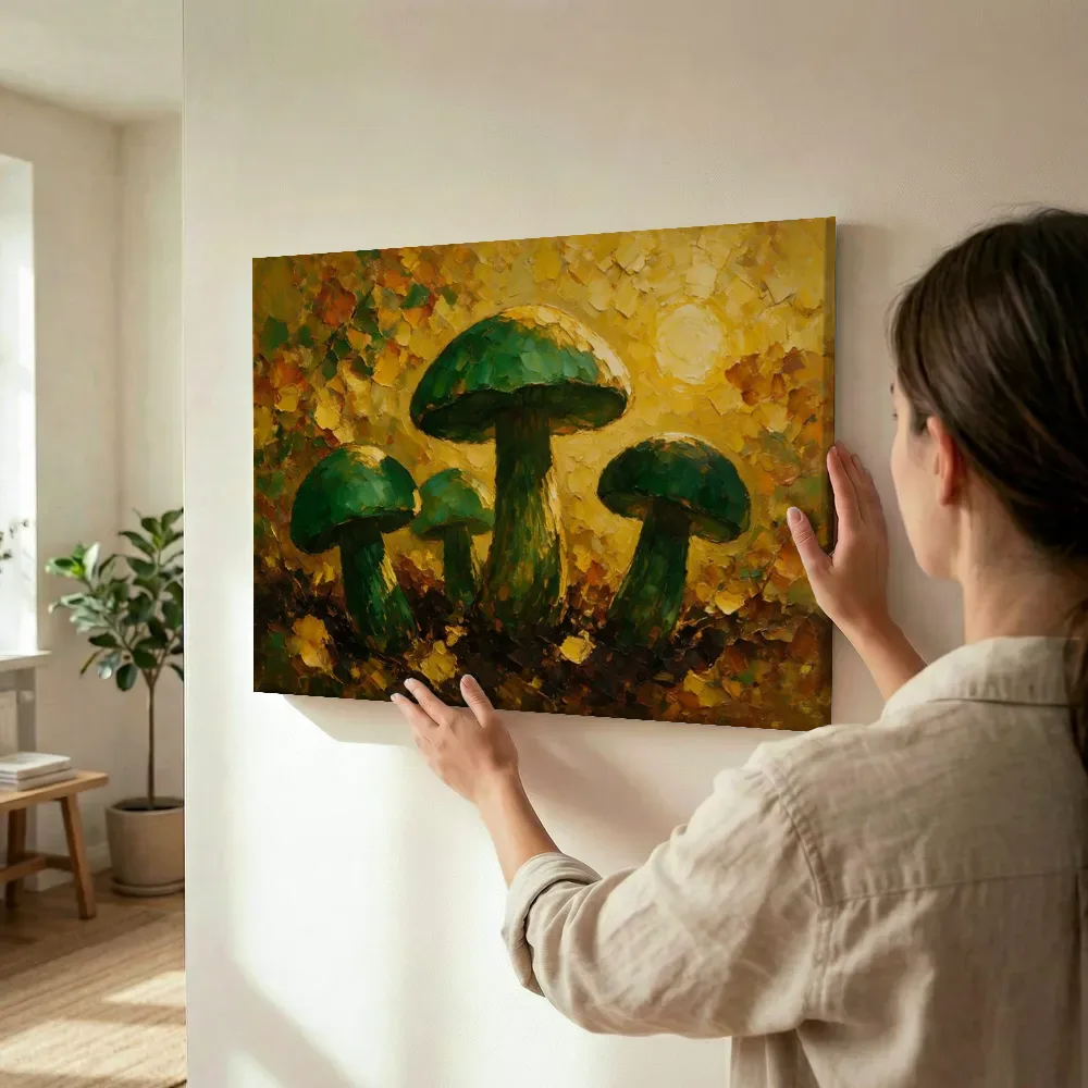 Sfeerimpressie: Paddenstoel van dichtbij in bosgroen terwijl het wordt opgehangen
