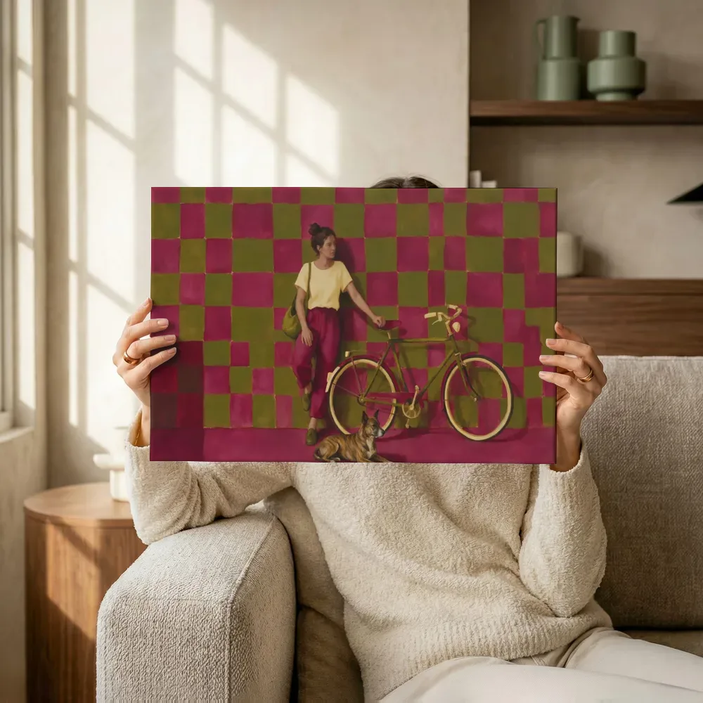 Sfeerimpressie: Parijse gevel in magenta en olijfgroen terwijl het omhoog wordt gehouden