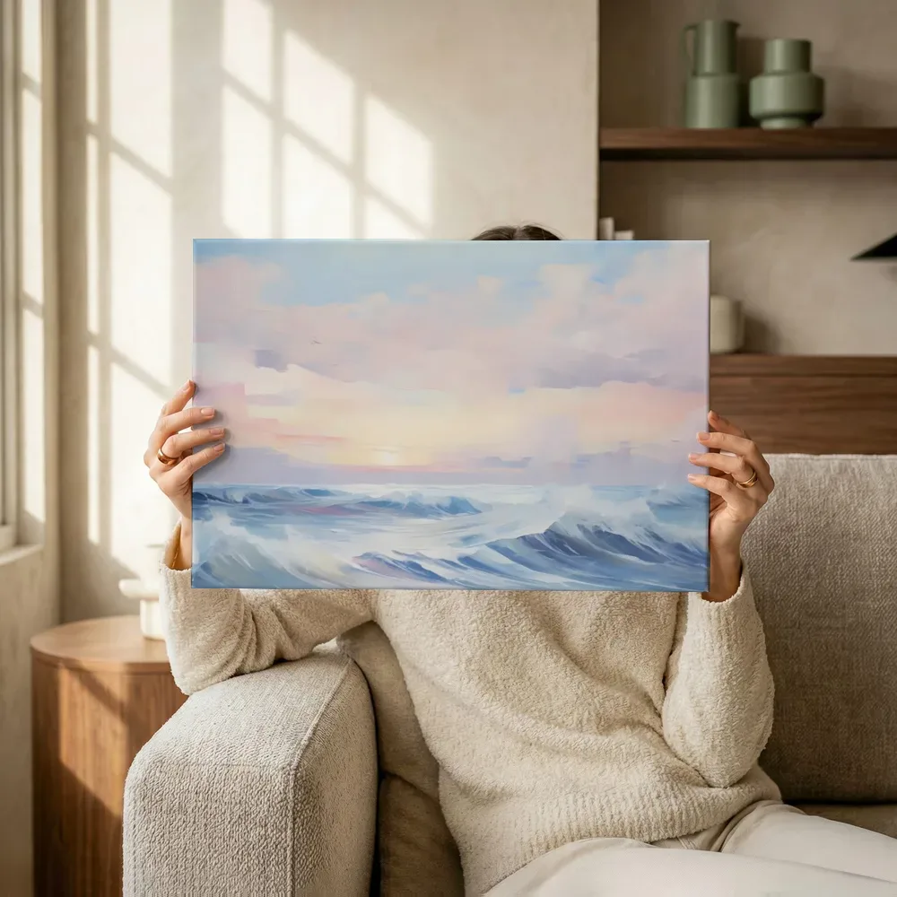 Sfeerimpressie: Pastel zonsondergang boven golvende zee terwijl het omhoog wordt gehouden