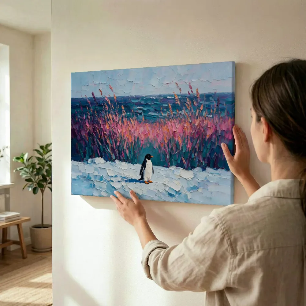 Sfeerimpressie: Pinguïn diep in het landschap tussen de grassen terwijl het wordt opgehangen