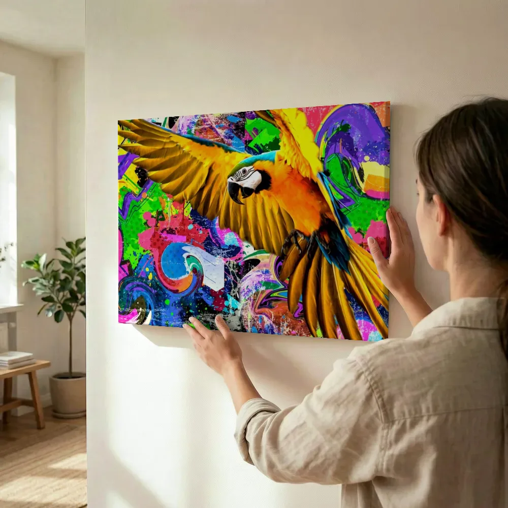 Sfeerimpressie: Pop-art ara papegaai terwijl het wordt opgehangen