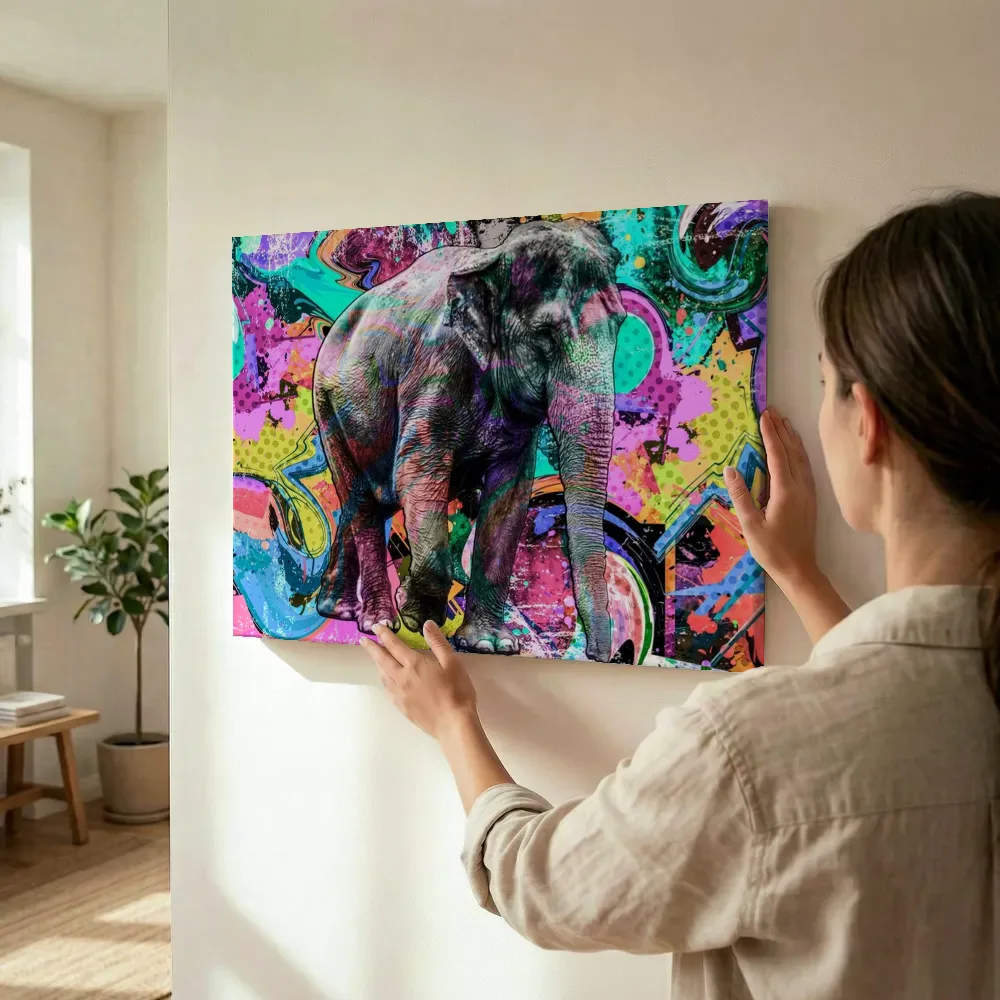 Sfeerimpressie: Pop-art olifant terwijl het wordt opgehangen
