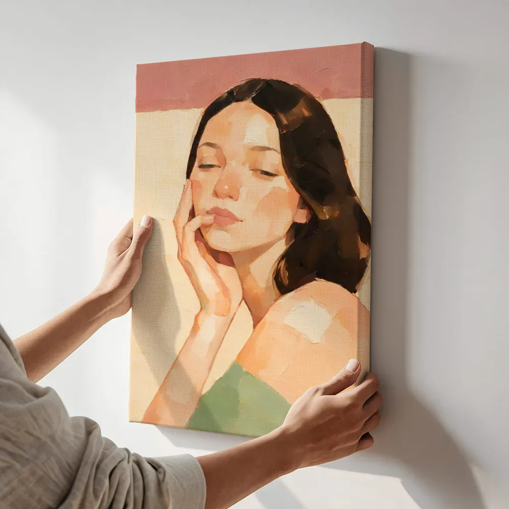 Sfeerimpressie: Portret, hand bij het gezicht, olieverf in perzik en abrikoos terwijl het aan de muur wordt gehangen