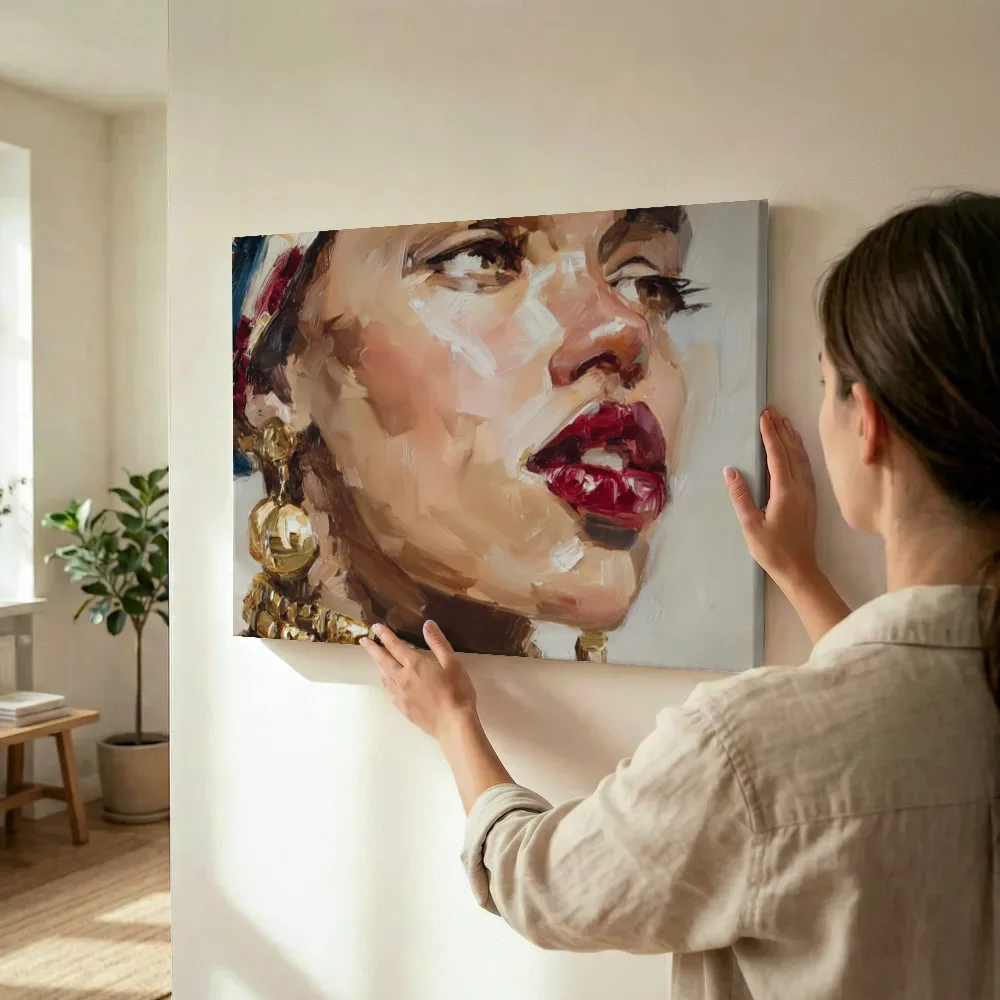 Sfeerimpressie: Portret in rood en goud terwijl het wordt opgehangen
