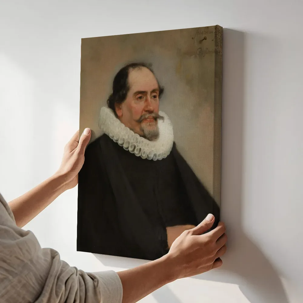 Sfeerimpressie: Portret van Abraham de Potter, zijdelakenkoopman in Amsterdam van Carel Fabritius terwijl het aan de muur wordt gehangen
