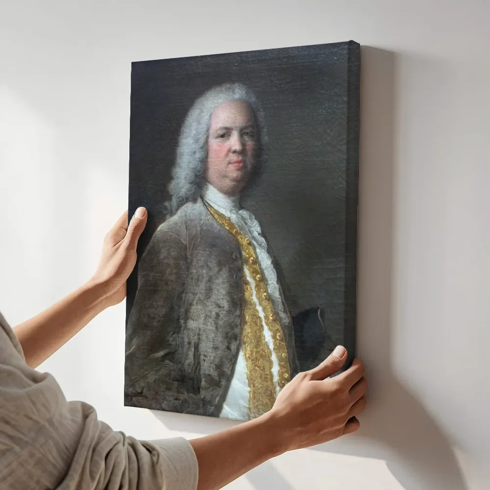 Sfeerimpressie: Portret van de Frankfurtse bankier Johann Georg Leerse van Jean-Marc Nattier terwijl het aan de muur wordt gehangen