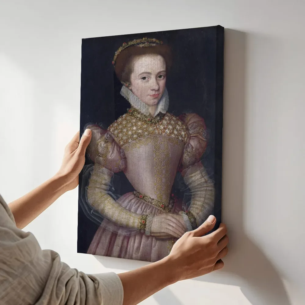 Sfeerimpressie: Portret van een dame van François Quesnel terwijl het aan de muur wordt gehangen