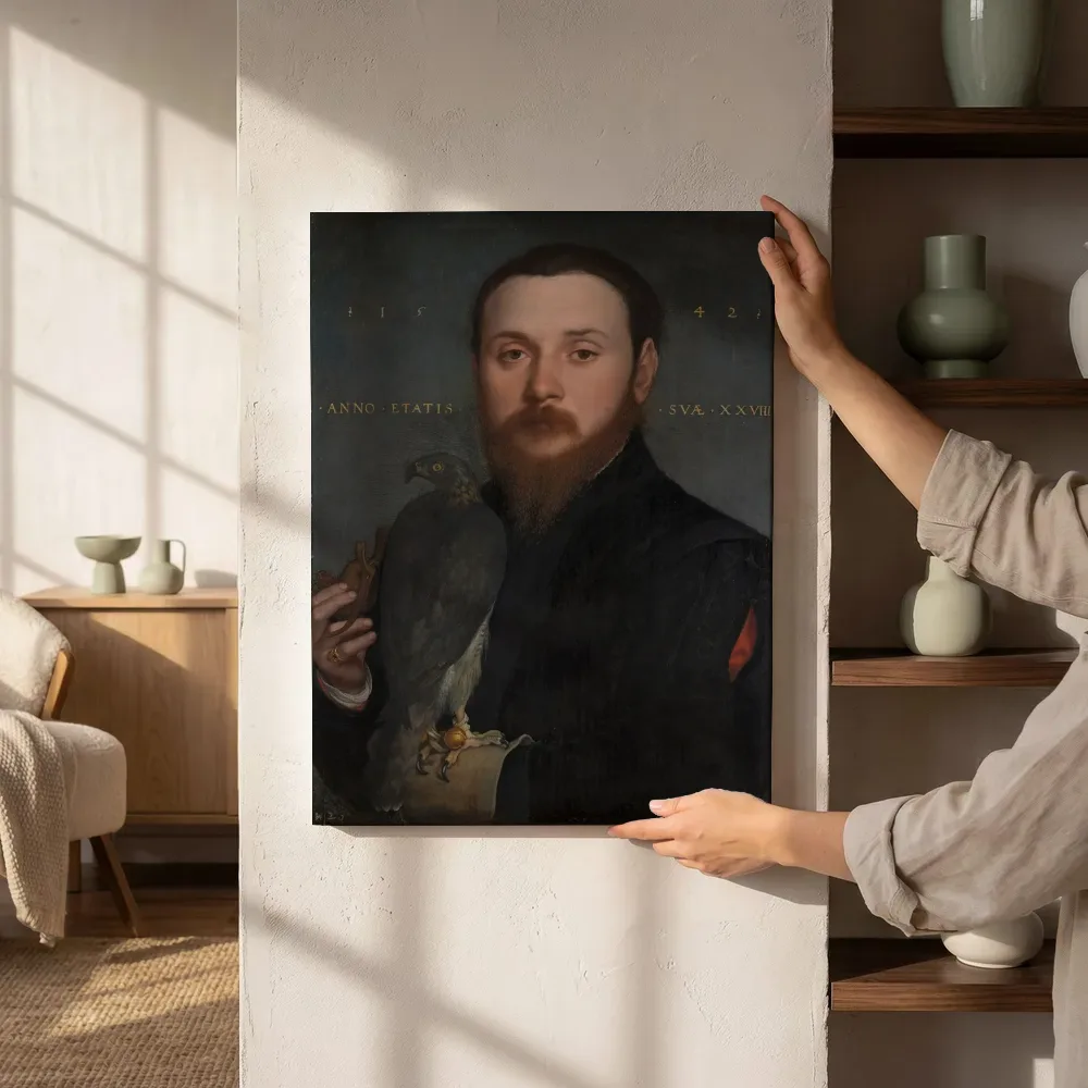 Sfeerimpressie: Portret van een edelman met havik van Hans Holbein de Jonge naast de kast