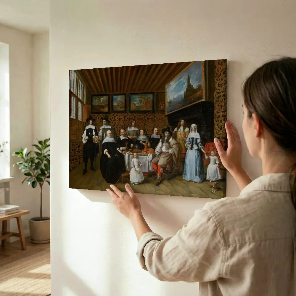 Sfeerimpressie: Portret van een familie in een interieur met schilderijen van Gillis van Tilborgh terwijl het wordt opgehangen