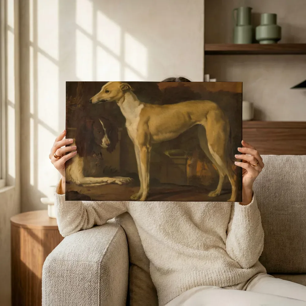 Sfeerimpressie: Portret van een hazewindhond en een patrijshond van Jan Weenix terwijl het omhoog wordt gehouden