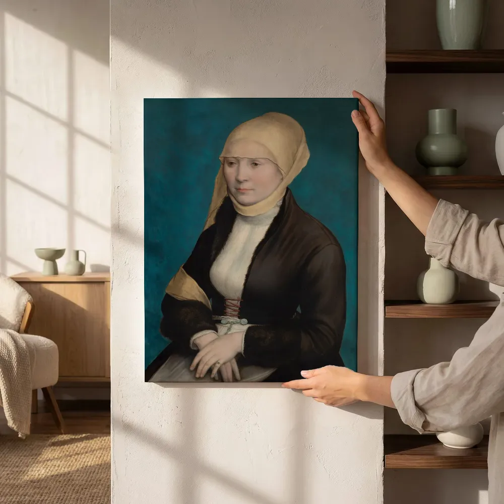 Sfeerimpressie: Portret van een jonge vrouw naast de kast