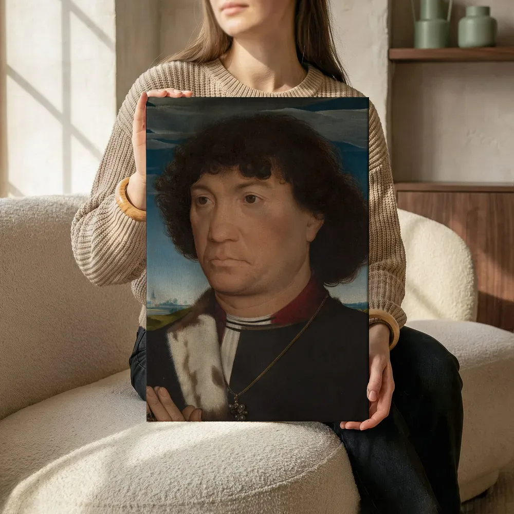 Sfeerimpressie: Portret van een man, mogelijk uit de familie Lespinette van Hans Memling terwijl het zittend wordt getoond