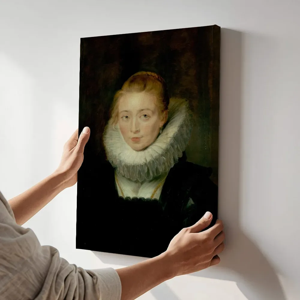 Sfeerimpressie: Portret van een onbekende hofdame van Isabella Clara Eugenia, Infanta van Spain (1566-1633) van Peter Paul Rubens terwijl het aan de muur wordt gehangen