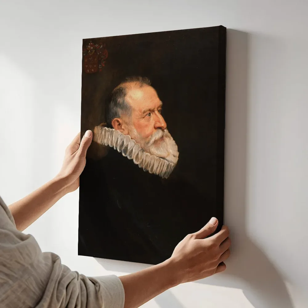 Sfeerimpressie: Portret van een oude man van Peter Paul Rubens terwijl het aan de muur wordt gehangen