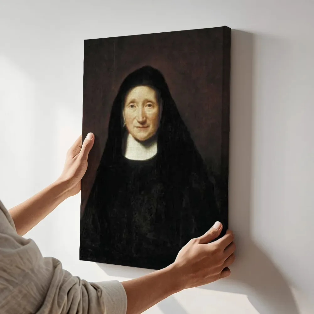 Sfeerimpressie: Portret van een vrouw van Abraham de Vries terwijl het aan de muur wordt gehangen