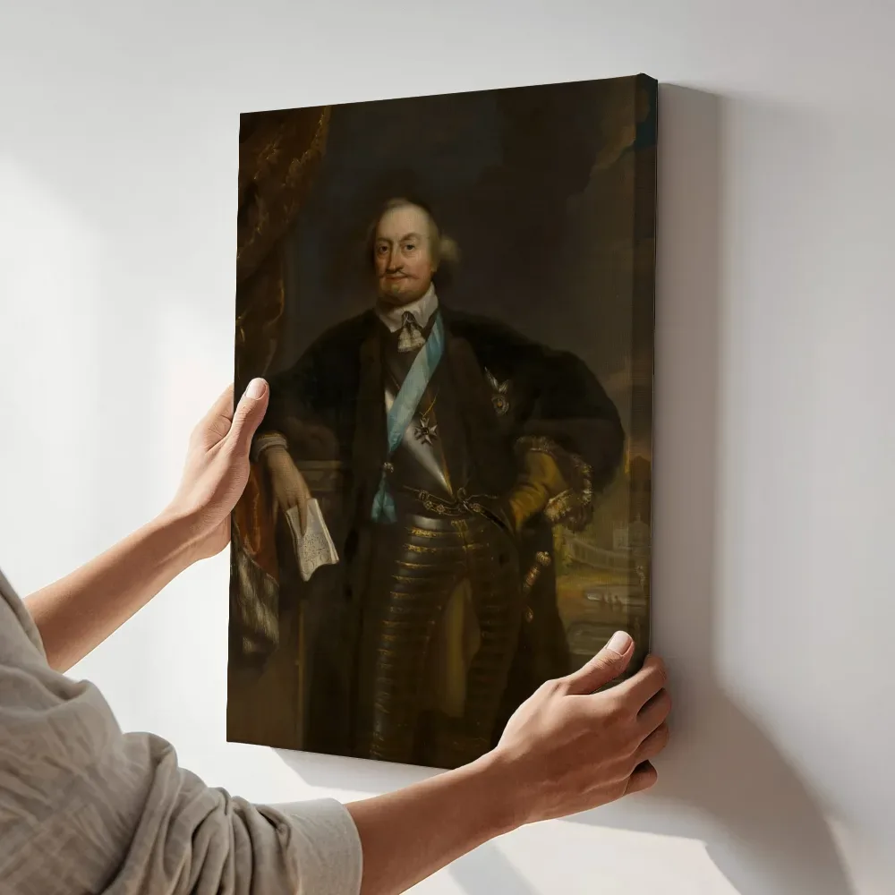 Sfeerimpressie: Portret van Johan Maurits (1604-1679), graaf van Nassau-Siegen, stichter van het Mauritshuis van Jan de Baen terwijl het aan de muur wordt gehangen