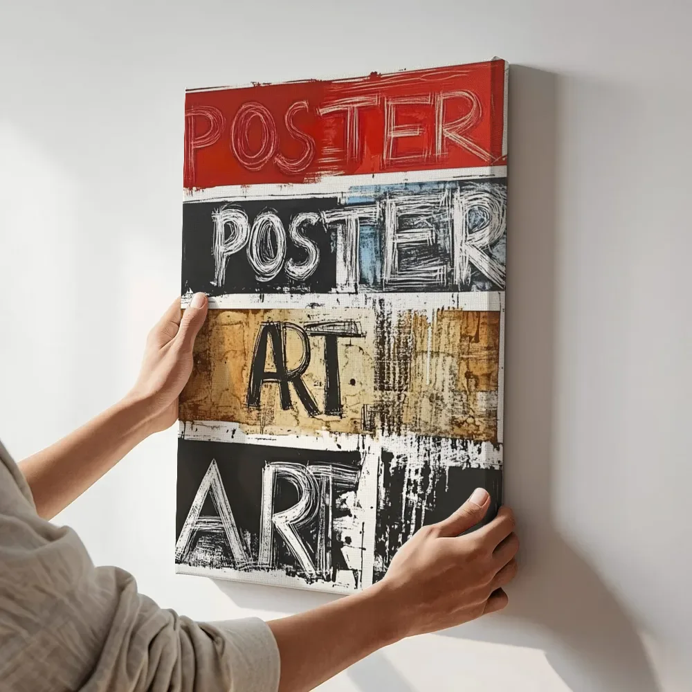 Sfeerimpressie: Poster art collage met tekstbanen terwijl het aan de muur wordt gehangen