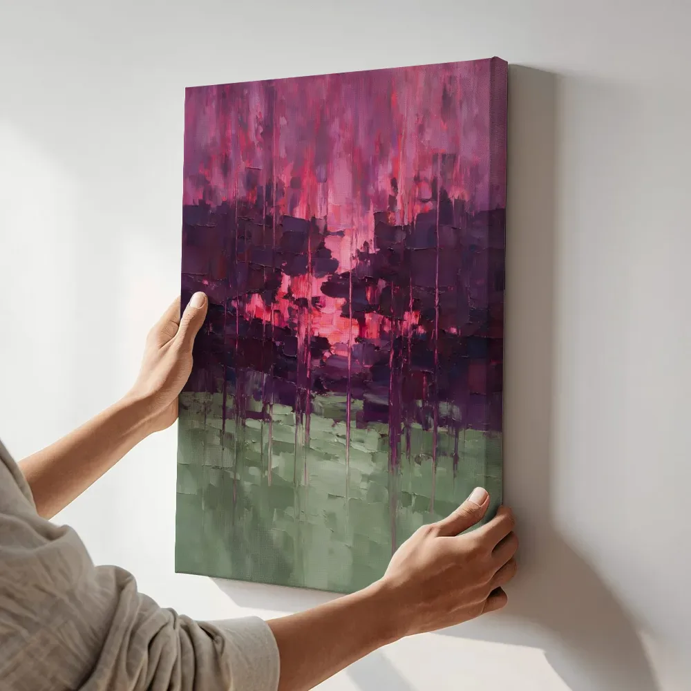 Sfeerimpressie: Pruim en magenta met gebroken front terwijl het aan de muur wordt gehangen