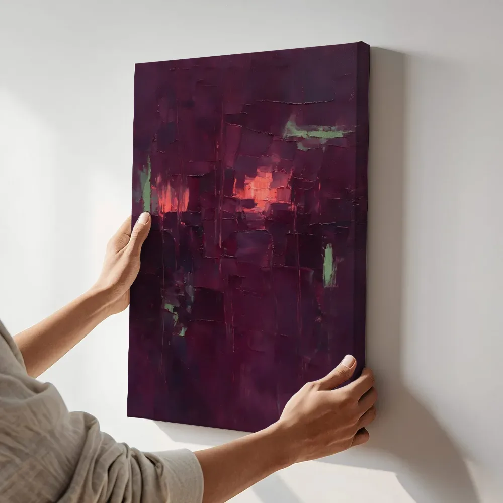 Sfeerimpressie: Pruim en rosé met verre gloed terwijl het aan de muur wordt gehangen