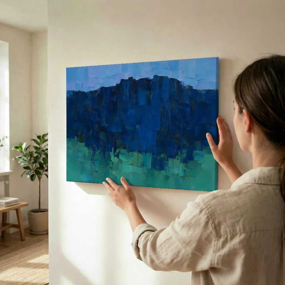 Sfeerimpressie: Pruisisch blauw en hemelsblauw als massief blok terwijl het wordt opgehangen