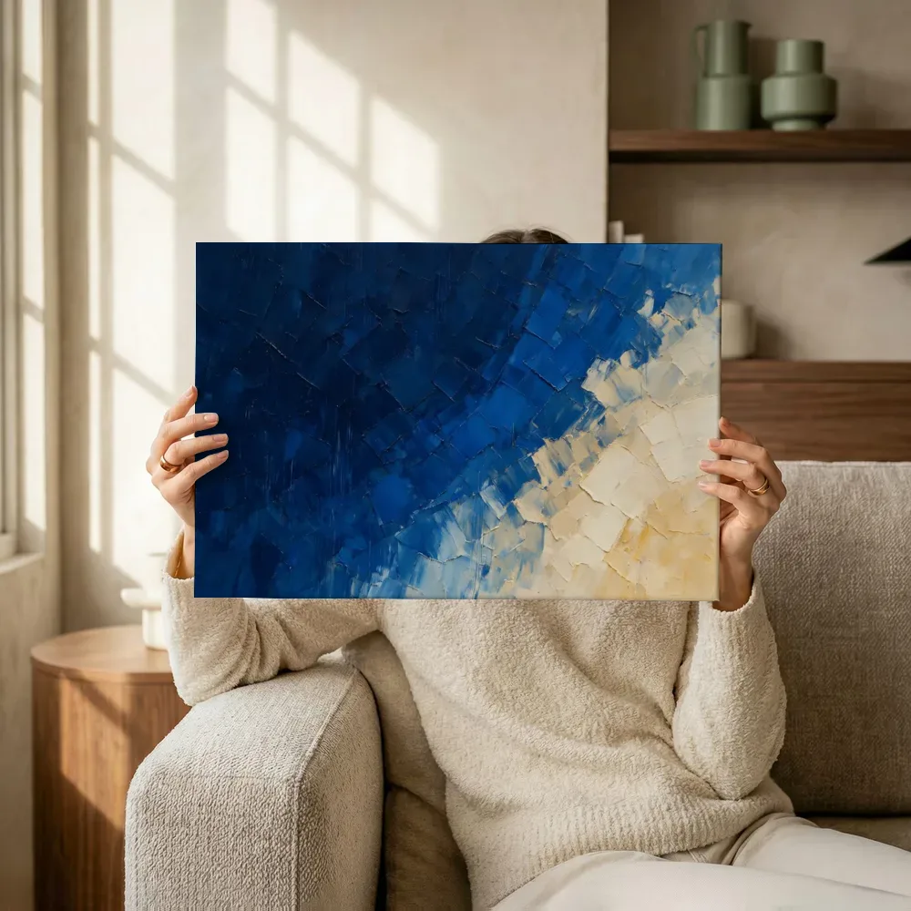 Sfeerimpressie: Pruisisch blauw en kalkwit in storm terwijl het omhoog wordt gehouden
