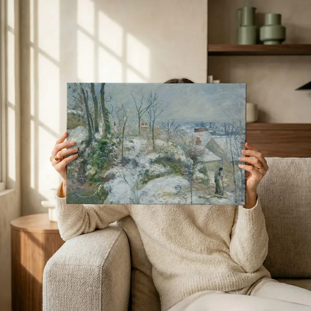 Sfeerimpressie: Konijnenwarande bij Pontoise, sneeuw van Camille Pissarro terwijl het omhoog wordt gehouden