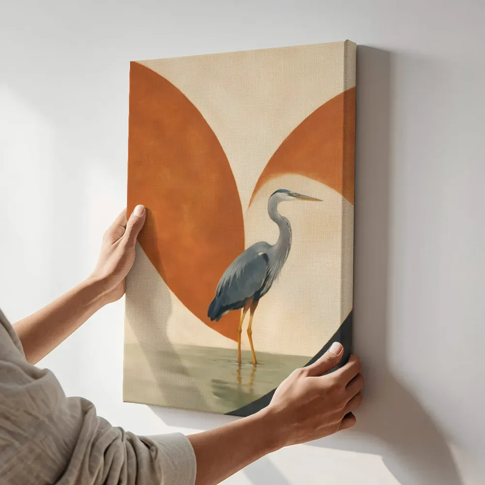 Sfeerimpressie: Reiger in roest en crème terwijl het aan de muur wordt gehangen