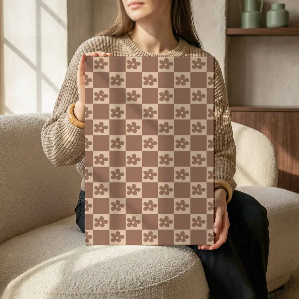 Sfeerimpressie: Retro bloemenschaakbord terwijl het zittend wordt getoond