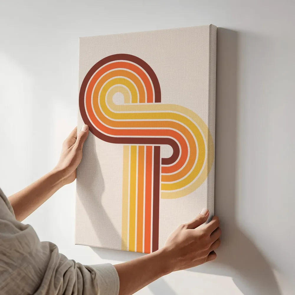Sfeerimpressie: Retro golvende strepen in herfsttinten terwijl het aan de muur wordt gehangen
