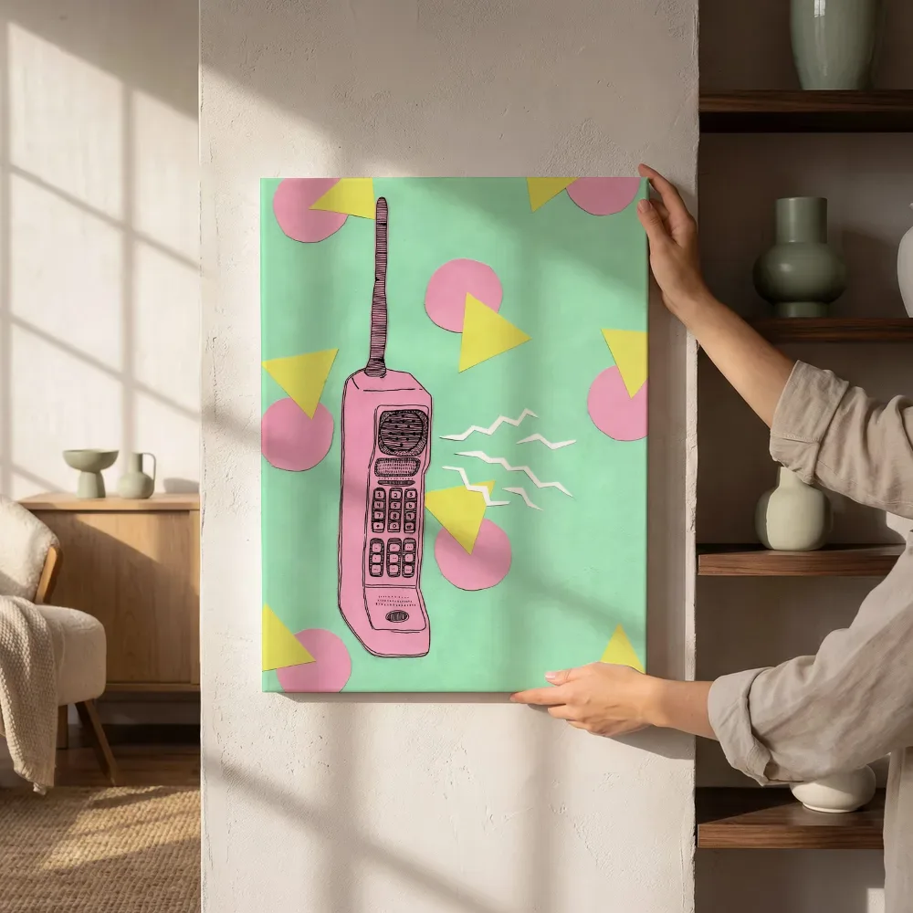 Sfeerimpressie: Retro mobiele telefoon naast de kast