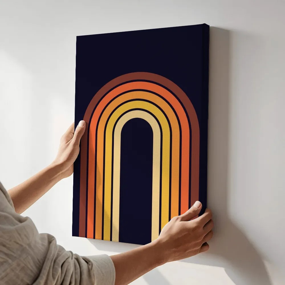 Sfeerimpressie: Retro regenboogboog in herfsttinten op marineblauw terwijl het aan de muur wordt gehangen